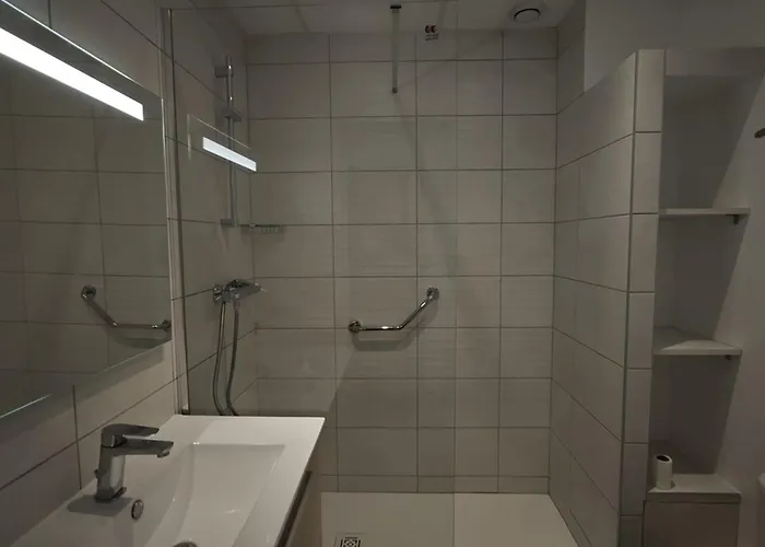 4 Pers Avec Climatisation Et Parking, Vue Mer, Du Lavandou - Fr-1-803-22 * Le Lavandou